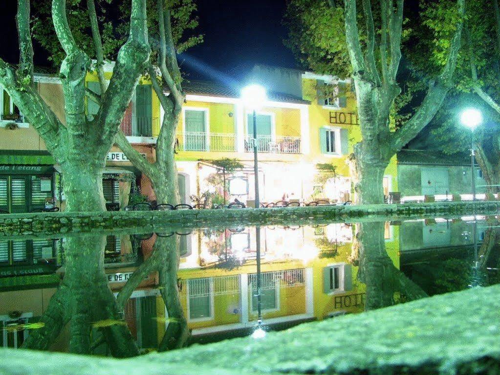 Logis Hotel De L'Etang Cucuron Exterior photo